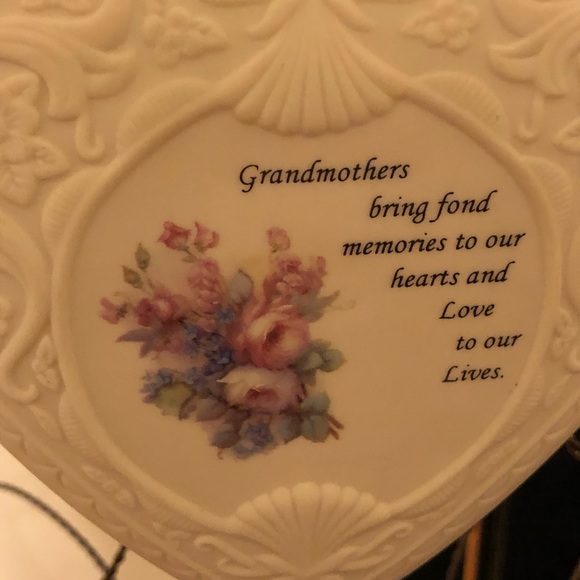 Special Porcelain Heritage Heart “Grandmother”. - Picture 2 of 7